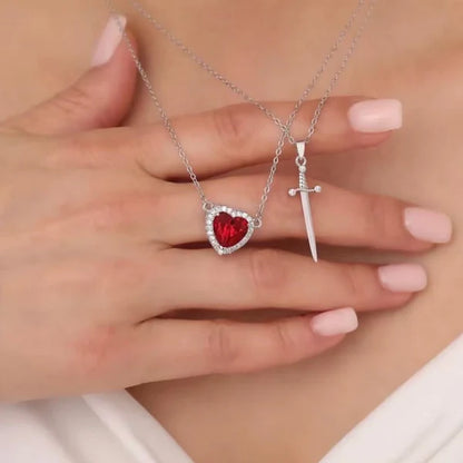 Collar Pareja Corazón con Espada – Regalo Perfecto para Enamorados
